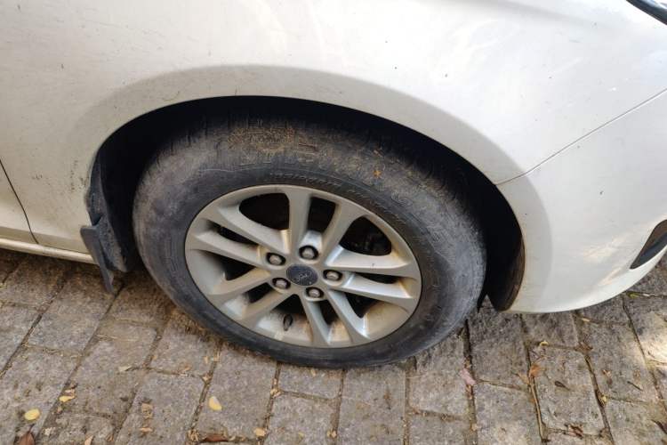 Used Ford Escort 2019 Revised 1.5L Automatic ZhiXiang Version (Tire Pressure Monitoring) China VI Standard Right Front Wheel Hub