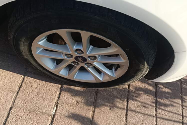 Used Ford Escort 2019 Revised 1.5L Automatic ZhiXiang Version China VI Standard Right Front Wheel Hub