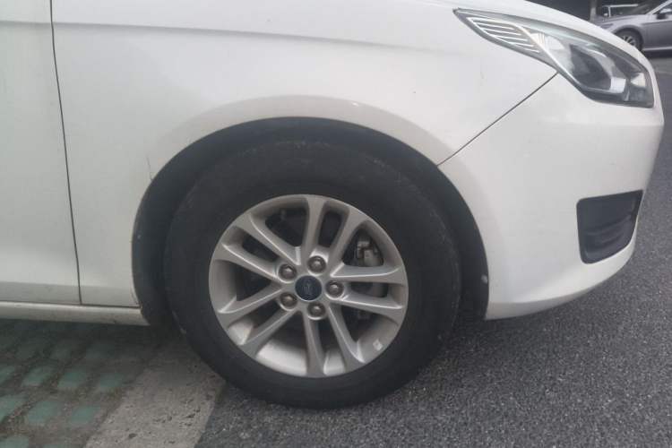 Used Ford Escort 2019 Revised 1.5L Automatic ZhiXiang Version China V Standard Right Front Wheel Hub