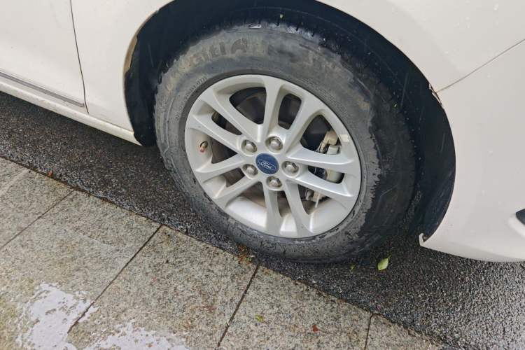 Used Ford Escort 2019 1.5L Automatic ZhiXiang Model Right Front Wheel Hub