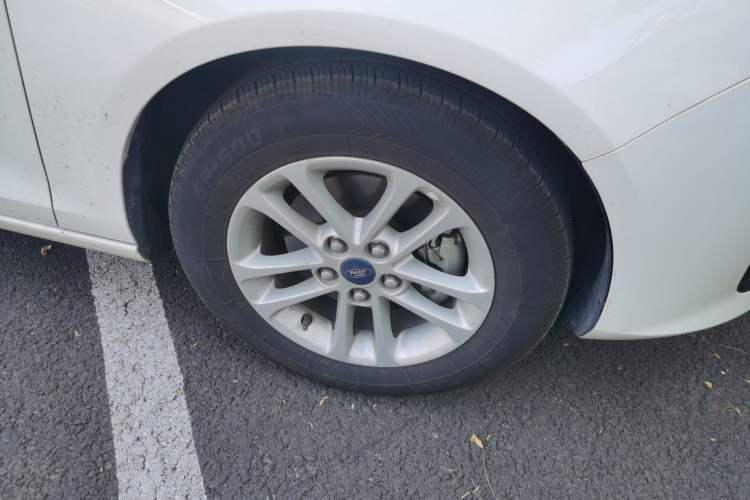 Used Ford Escort 2019 Revised 1.5L Automatic ZhiXiang Version (Tire Pressure Monitoring) China VI Standard Right Front Wheel Hub