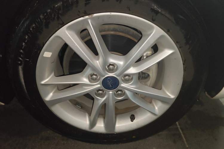 Used Ford Escort 2019 Revised Version 1.5L Automatic Enjoyment Type China VI Standard Right Front Wheel Hub