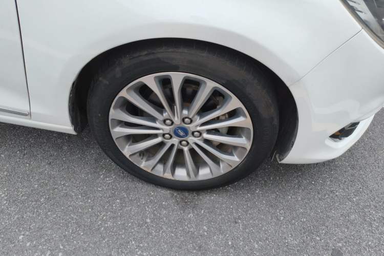 Used Ford Escort 2019 EcoBoost 125 Automatic Luxury Edition Right Front Wheel Hub