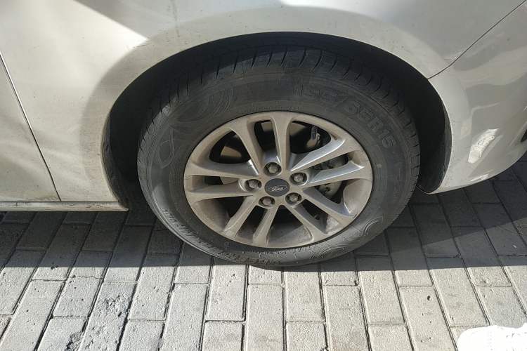 Used Ford Escort 2019 Revised 1.5L Automatic ZhiXiang Version (Tire Pressure Monitoring) China VI Standard Right Front Wheel Hub