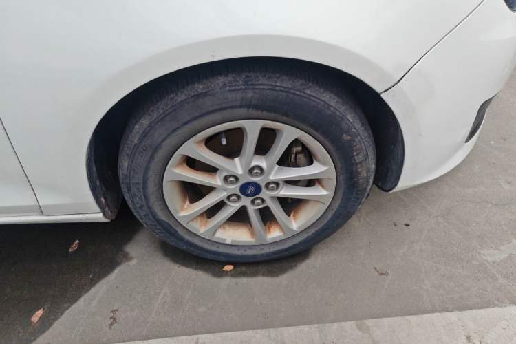 Used Ford Escort 2019 Revised 1.5L Automatic ZhiXiang Version (Tire Pressure Monitoring) China VI Standard Right Front Wheel Hub