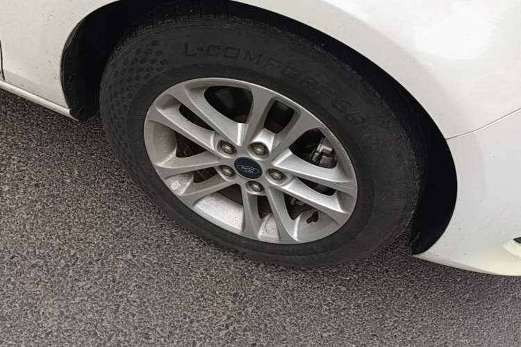 Used Ford Escort 2019 1.5L Automatic ZhiXiang Model Right Front Wheel Hub
