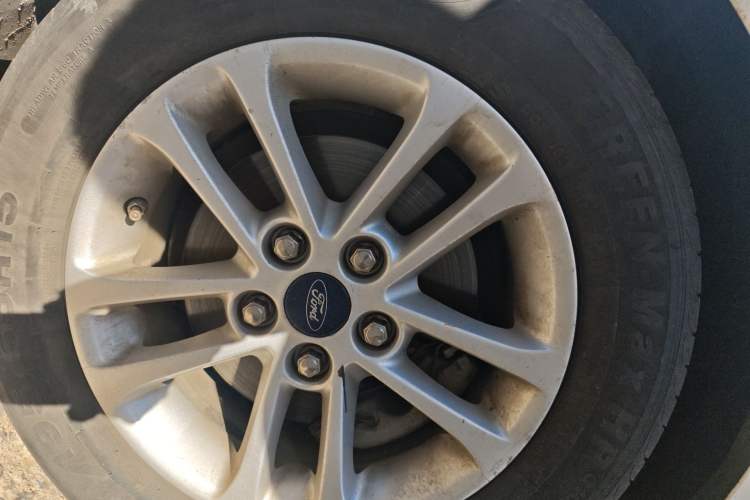 Used Ford Escort 2019 1.5L Automatic ZhiXiang Model Right Front Wheel Hub