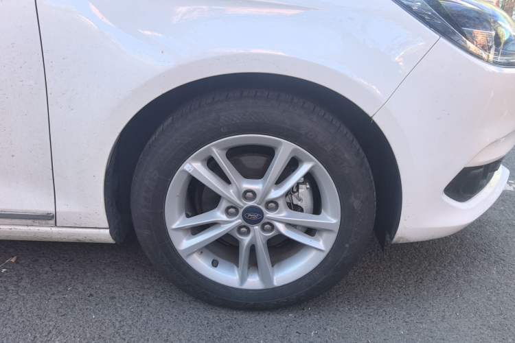 Used Ford Escort 2019 Revised Version 1.5L Automatic Enjoyment Type China VI Standard Right Front Wheel Hub
