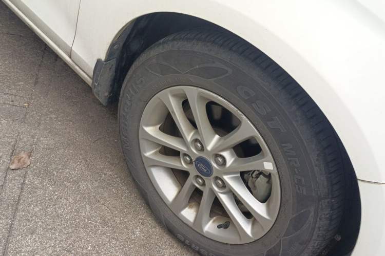 Used Ford Escort 2019 Revised 1.5L Automatic ZhiXiang Version (Tire Pressure Monitoring) China VI Standard Right Front Wheel Hub