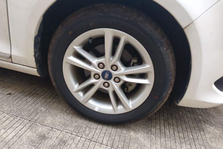 Used Ford Escort 2019 Revised 1.5L Automatic ZhiXiang Version (Tire Pressure Monitoring) China VI Standard Right Front Wheel Hub