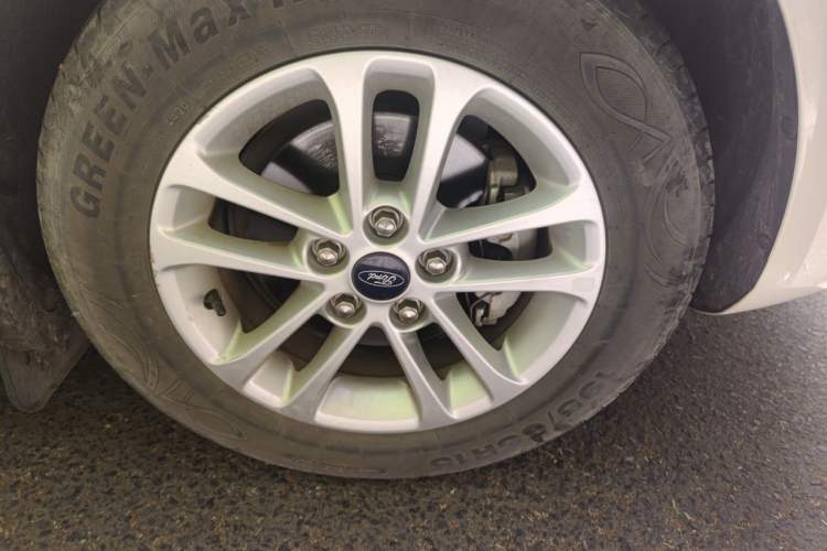 Used Ford Escort 2019 Revised 1.5L Automatic ZhiXiang Version China VI Standard Right Front Wheel Hub
