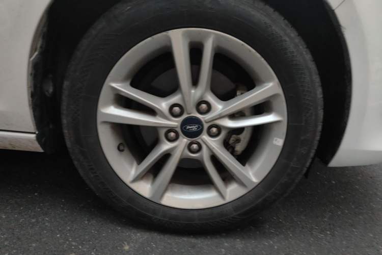 Used Ford Escort 2019 Revised Version 1.5L Automatic Enjoyment Type China VI Standard Right Front Wheel Hub