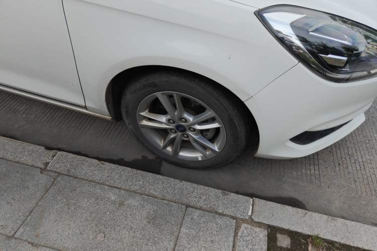Used Ford Escort 2019 Revised Version 1.5L Automatic Enjoyment Type China VI Standard Right Front Wheel Hub