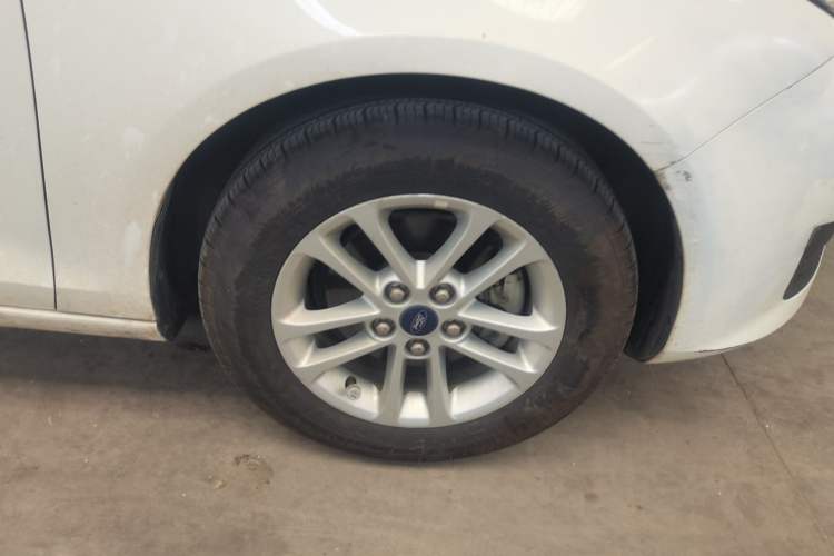 Used Ford Escort 2019 Revised 1.5L Automatic ZhiXiang Version China VI Standard Right Front Wheel Hub