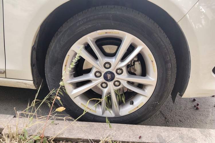 Used Ford Escort 2019 Revised Version 1.5L Automatic Enjoyment Type China VI Standard Right Front Wheel Hub