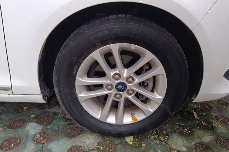 Used Ford Escort 2019 1.5L Automatic ZhiXiang Model Right Front Wheel Hub