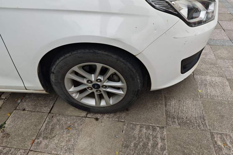 Used Ford Escort 2019 Revised 1.5L Automatic ZhiXiang Version (Tire Pressure Monitoring) China VI Standard Right Front Wheel Hub