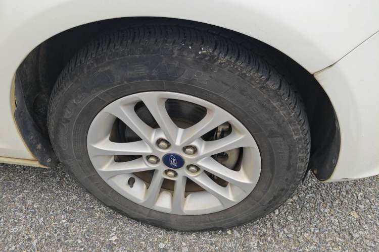 Used Ford Escort 2019 Revised 1.5L Automatic ZhiXiang Version China VI Standard Right Front Wheel Hub