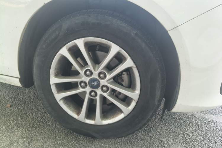 Used Ford Escort 2019 Revised 1.5L Automatic ZhiXiang Version (Tire Pressure Monitoring) China VI Standard Right Front Wheel Hub
