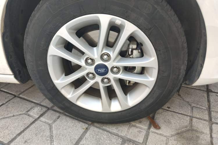 Used Ford Escort 2019 1.5L Automatic ZhiXiang Model Right Front Wheel Hub