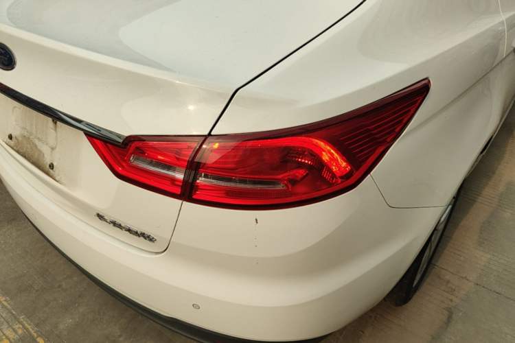 Used Ford Escort 2019 Revised Version 1.5L Automatic Enjoyment Type China VI Standard Right Rear Taillight