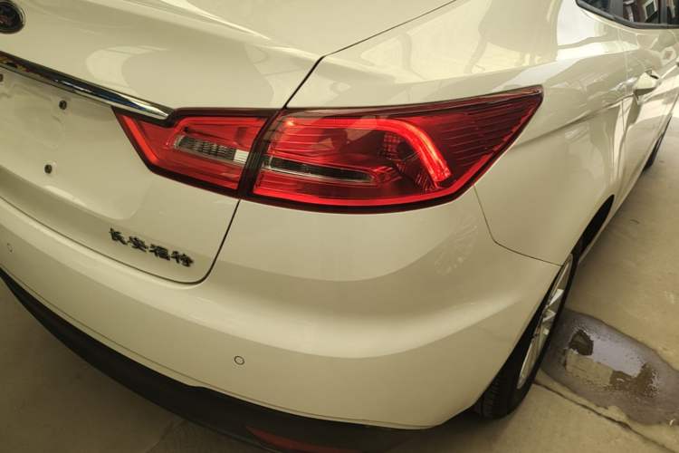Used Ford Escort 2019 Revised 1.5L Automatic ZhiXiang Version (Tire Pressure Monitoring) China VI Standard Right Rear Taillight