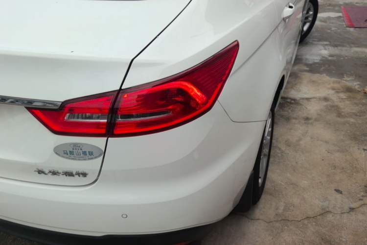 Used Ford Escort 2019 Revised 1.5L Automatic ZhiXiang Version (Tire Pressure Monitoring) China VI Standard Right Rear Taillight