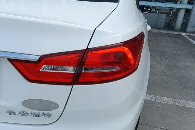 Used Ford Escort 2019 Revised 1.5L Automatic ZhiXiang Version (Tire Pressure Monitoring) China VI Standard Right Rear Taillight