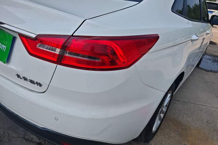 Used Ford Escort 2019 Revised 1.5L Automatic ZhiXiang Version (Tire Pressure Monitoring) China VI Standard Right Rear Taillight
