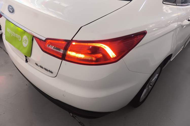 Used Ford Escort 2019 Revised Version 1.5L Automatic Enjoyment Type China VI Standard Right Rear Taillight