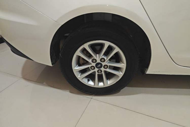 Used Ford Escort 2019 Revised 1.5L Automatic ZhiXiang Version (Tire Pressure Monitoring) China VI Standard Right Rear Wheel Hub