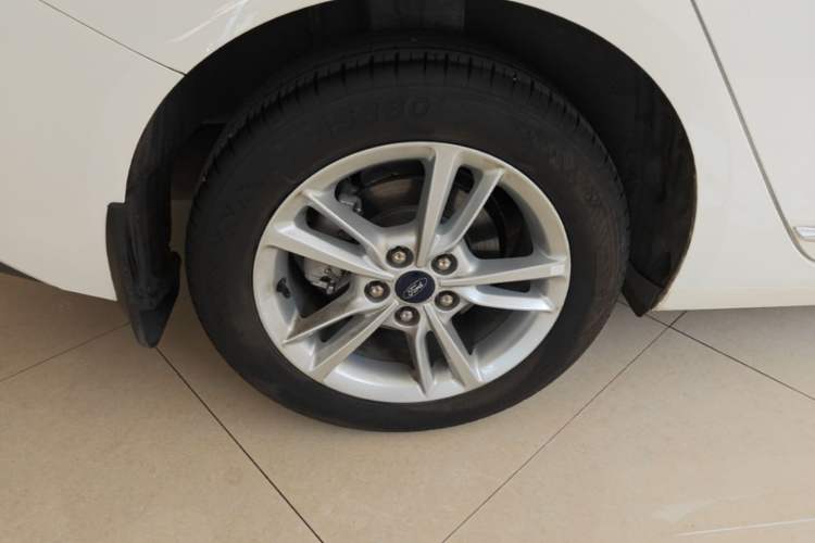 Used Ford Escort 2019 Revised Version 1.5L Automatic Enjoyment Type China VI Standard Right Rear Wheel Hub