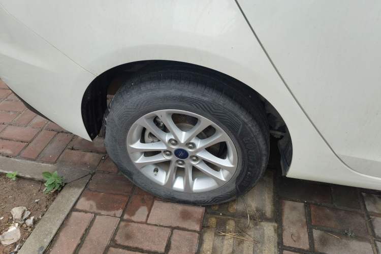 Used Ford Escort 2019 Revised 1.5L Automatic ZhiXiang Version (Tire Pressure Monitoring) China VI Standard Right Rear Wheel Hub