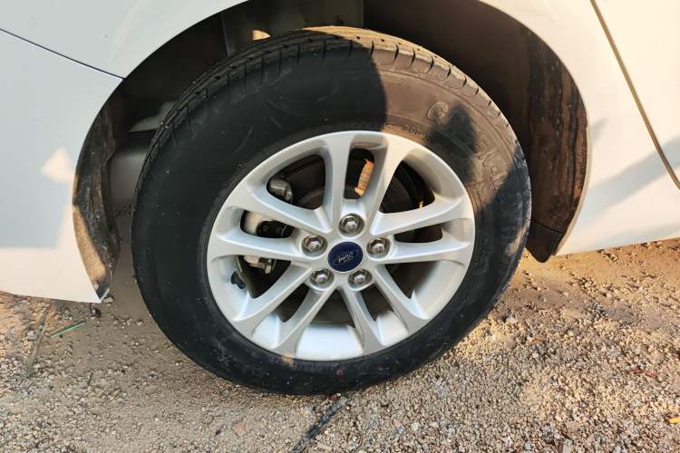 Used Ford Escort 2019 Revised Version 1.5L Manual Quality Enjoyment Type China VI Standard Right Rear Wheel Hub