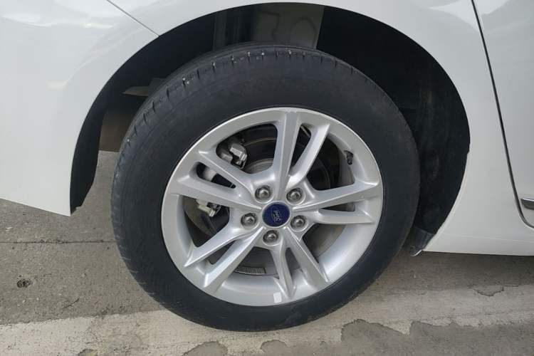 Used Ford Escort 2019 Revised Version 1.5L Automatic Enjoyment Type China VI Standard Right Rear Wheel Hub