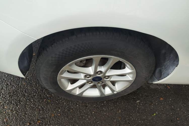 Used Ford Escort 2019 Revised 1.5L Automatic ZhiXiang Version (Tire Pressure Monitoring) China VI Standard Right Rear Wheel Hub