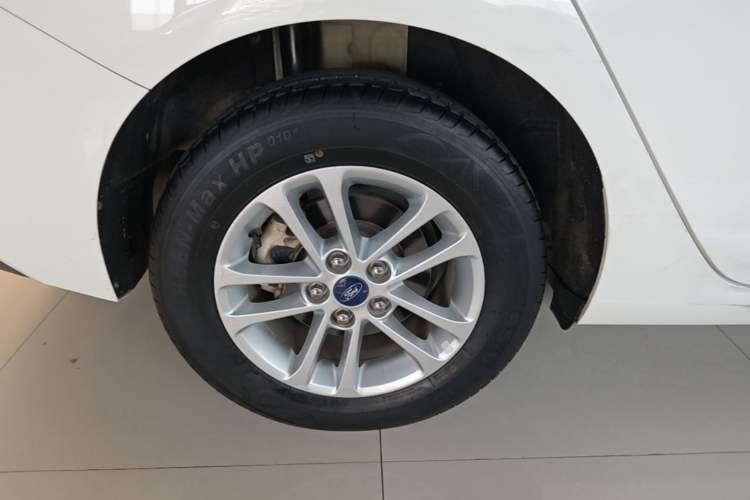 Used Ford Escort 2019 Revised Version 1.5L Manual Quality Enjoyment Type China VI Standard Right Rear Wheel Hub