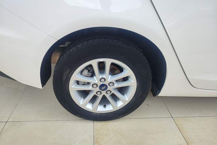 Used Ford Escort 2019 Revised 1.5L Automatic ZhiXiang Version (Tire Pressure Monitoring) China VI Standard Right Rear Wheel Hub