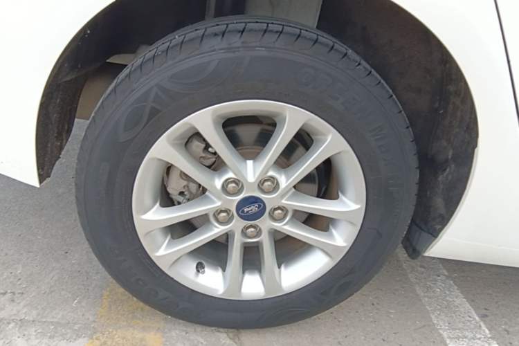 Used Ford Escort 2019 Revised 1.5L Automatic ZhiXiang Version (Tire Pressure Monitoring) China VI Standard Right Rear Wheel Hub