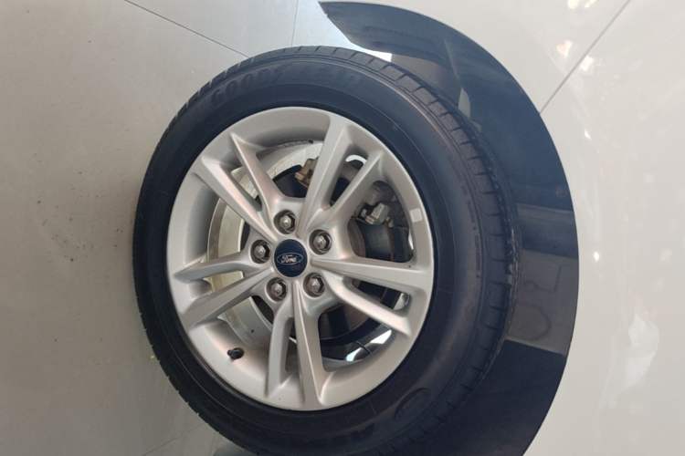 Used Ford Escort 2019 Revised Version 1.5L Automatic Enjoyment Type China VI Standard Right Rear Wheel Hub