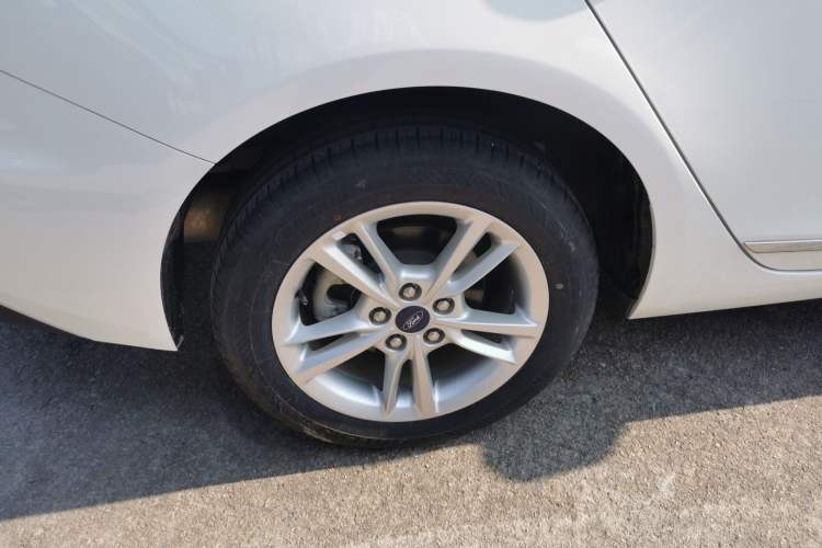 Used Ford Escort 2019 Revised Version 1.5L Automatic Enjoyment Type China VI Standard Right Rear Wheel Hub