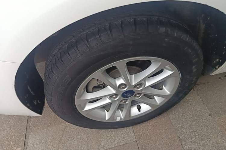 Used Ford Escort 2019 Revised 1.5L Automatic ZhiXiang Version China VI Standard Right Rear Wheel Hub
