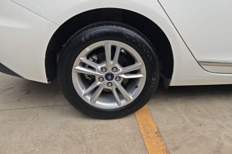 Used Ford Escort 2019 Revised Version 1.5L Automatic Enjoyment Type China VI Standard Right Rear Wheel Hub