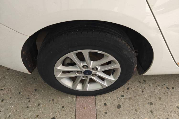 Used Ford Escort 2019 Revised 1.5L Automatic ZhiXiang Version (Tire Pressure Monitoring) China VI Standard Right Rear Wheel Hub