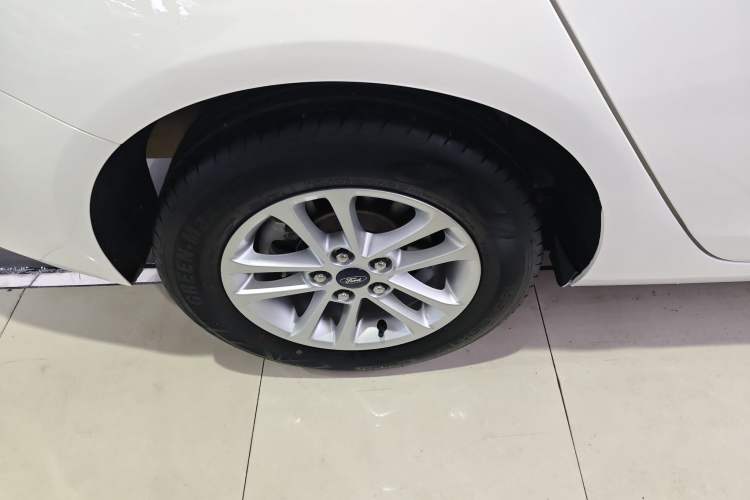 Used Ford Escort 2019 Revised 1.5L Automatic ZhiXiang Version (Tire Pressure Monitoring) China VI Standard Right Rear Wheel Hub