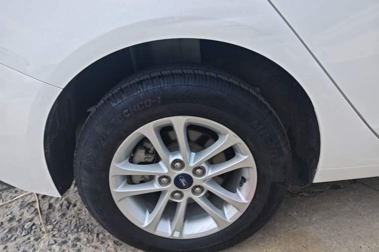 Used Ford Escort 2019 Revised 1.5L Automatic ZhiXiang Version (Tire Pressure Monitoring) China VI Standard Right Rear Wheel Hub
