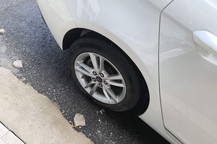 Used Ford Escort 2019 Revised Version 1.5L Automatic Enjoyment Type China VI Standard Right Rear Wheel Hub