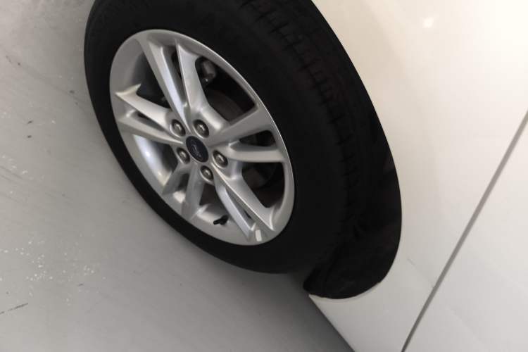 Used Ford Escort 2019 Revised Version 1.5L Automatic Enjoyment Type China VI Standard Right Rear Wheel Hub