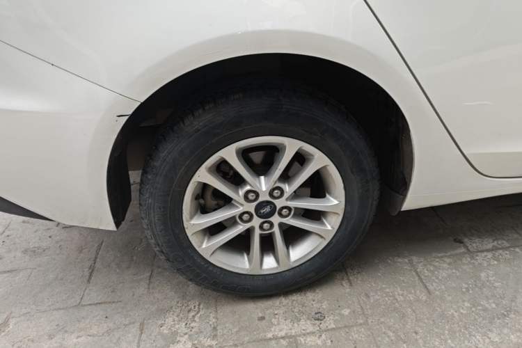 Used Ford Escort 2019 Revised 1.5L Automatic ZhiXiang Version (Tire Pressure Monitoring) China VI Standard Right Rear Wheel Hub