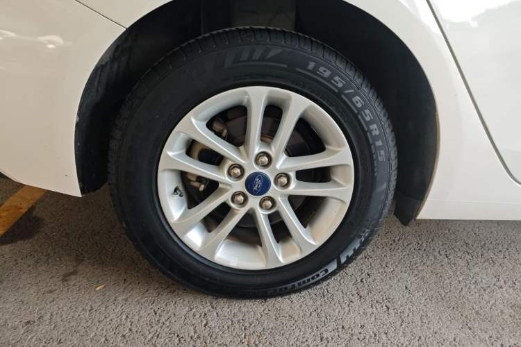 Used Ford Escort 2019 Revised 1.5L Automatic ZhiXiang Version China VI Standard Right Rear Wheel Hub